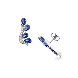 Boucles d'oreilles design en or blanc 18k avec saphirs bleus taille poire et diamants