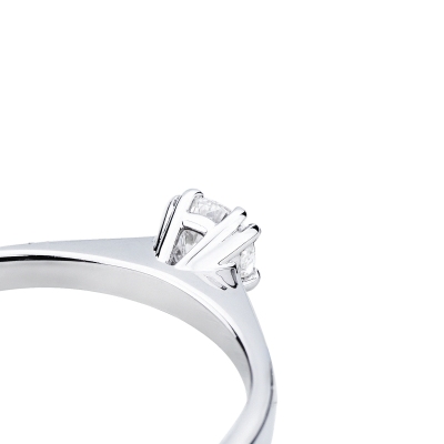 Bague solitaire femme en or blanc 18k diamant 0,25 ct