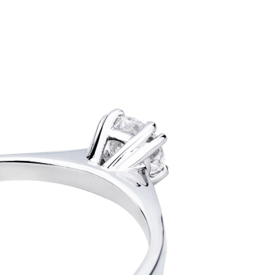 Bague femme en or blanc 18k avec 8 griffes et diamant CT 0,40 