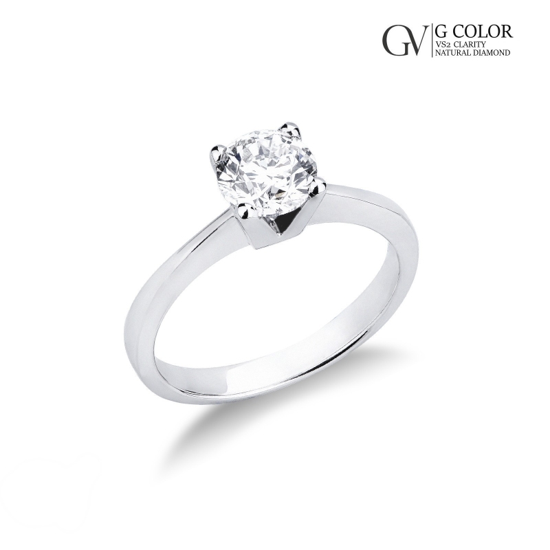 Bague solitaire linéaire à griffes en or blanc avec diamant ct. 0,90