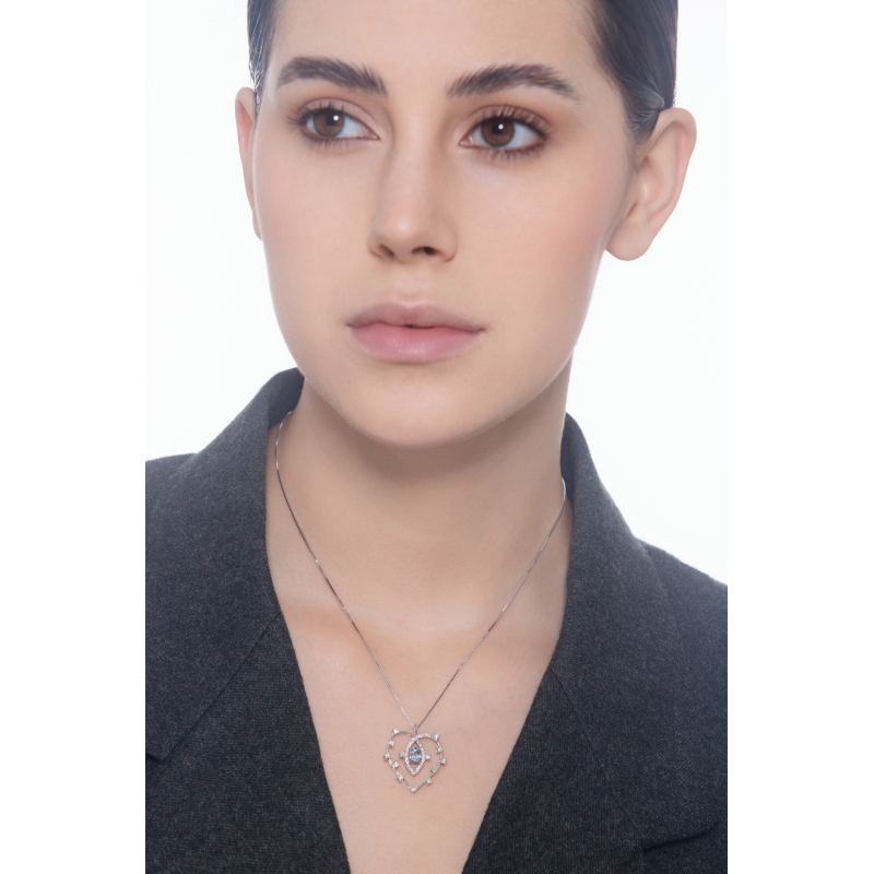 Collier cœur en aquamarine ovale et diamants  en or blanc 18k