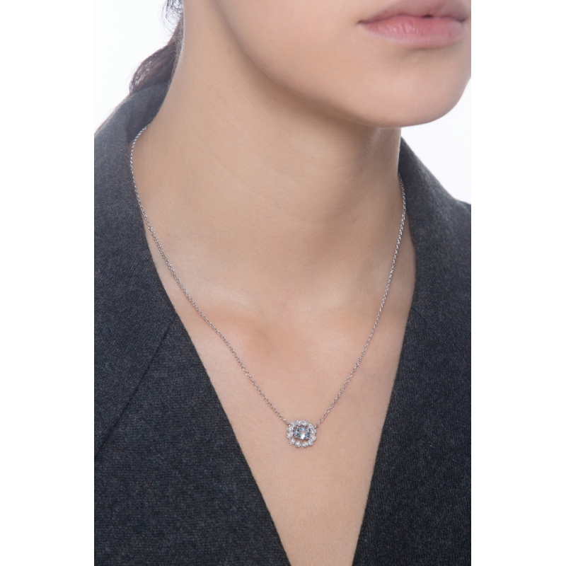 Collier superbe aigue-marine ovale et de diamants en or blanc 18k