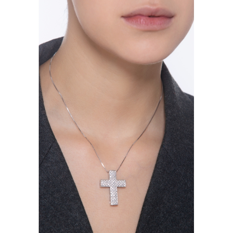 Collier en or blanc 18k avec pendentif croix en diamants 