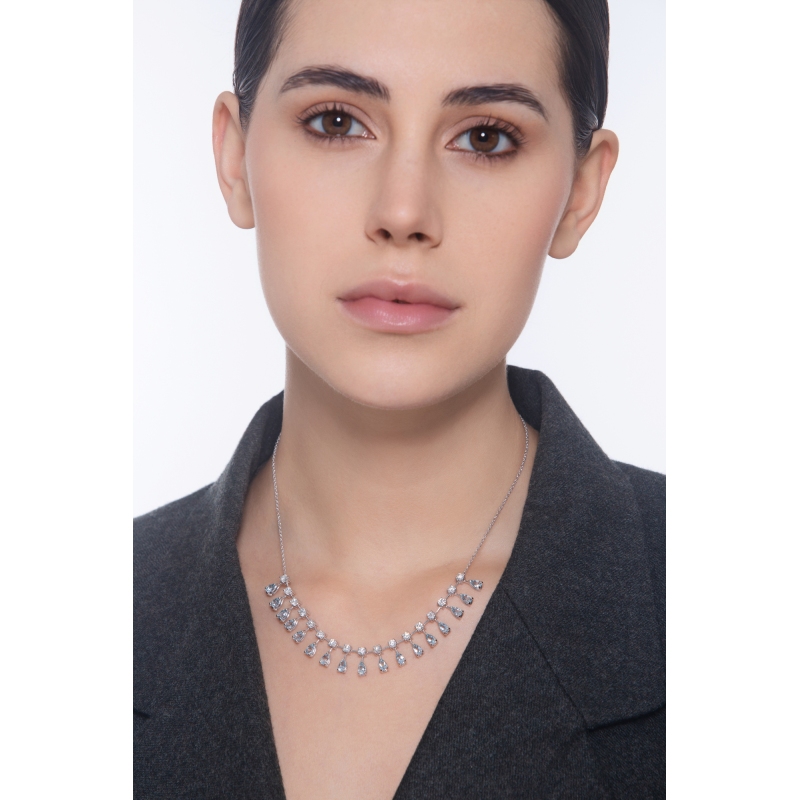 Collier en or blanc 18 carats avec aigue-marine en goutte et diamants