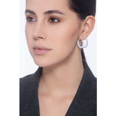 Créoles design carré en or blanc 18k serties de diamants taille brillant