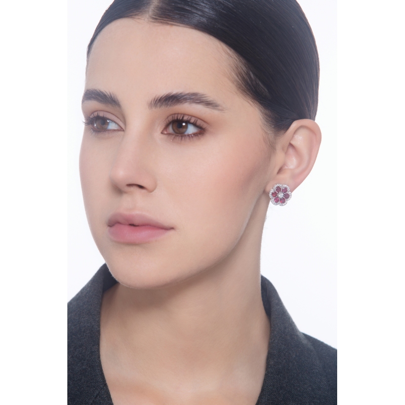 Boucles d'oreilles fleur avec Rubis et Diamants en Or Blanc 18k