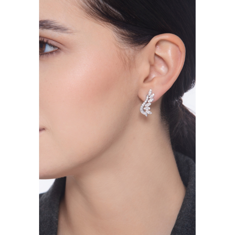 Boucles d'oreilles design feuilles en or blanc 18k serties de diamants 