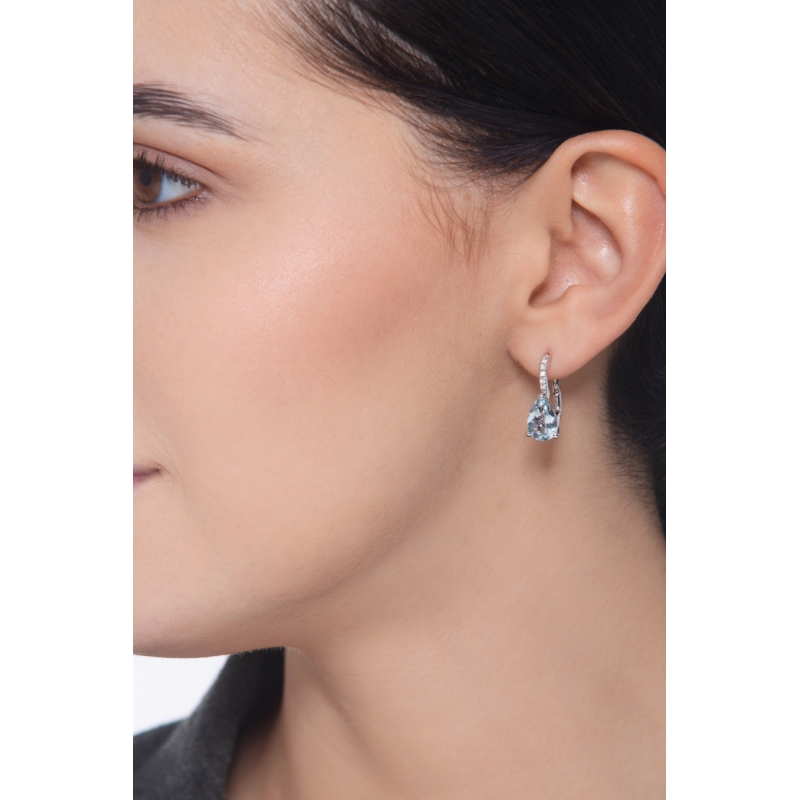 Boucles d’oreilles en or blanc avec aiguemarine poire et diamants
