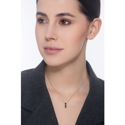 Collier or blanc 18k avec pendentif trilogy diamants noirs