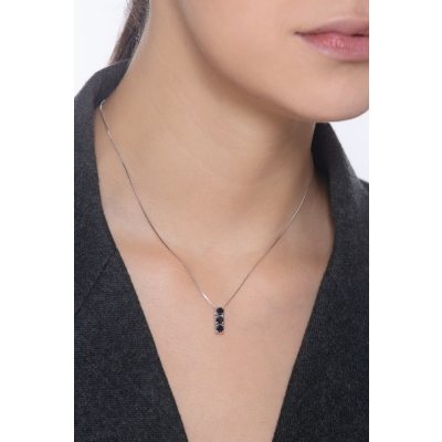 Collier or blanc 18k avec pendentif trilogy diamants noirs