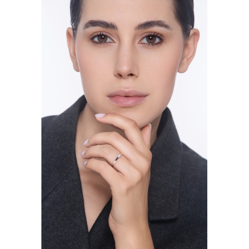  Bague solitaire en or blanc 18k avec diamant CT 0,15 