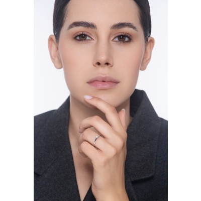 Bague solitaire en or blanc 18k à quatre griffes 0,20 ct 