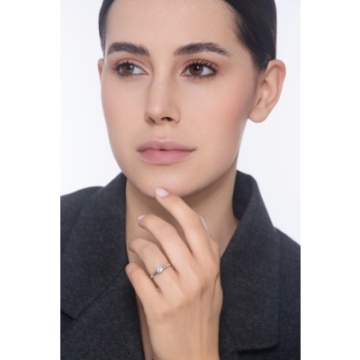  Bague solitaire quatre griffes en or blanc 18k avec diamant 0,40 ct 