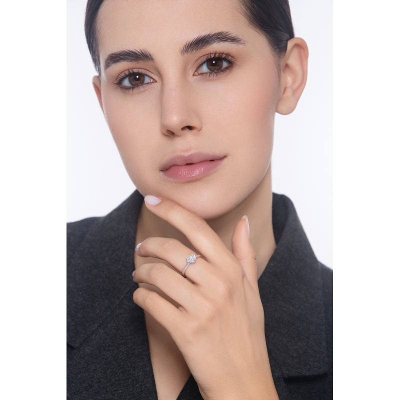  Bague solitaire en or blanc 18k avec diamant cœur certifié GIA 1.00