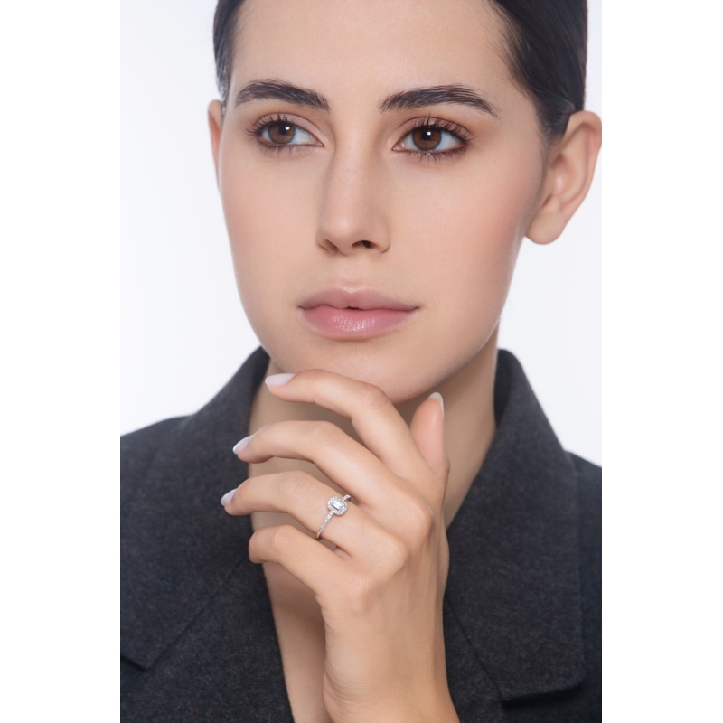 Bague solitaire en or blanc 18k taille émeraude GIA 0,30 ct 