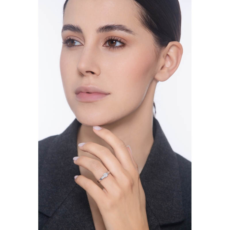 Bague solitaire en or blanc 18k avec diamant 0,50 ct