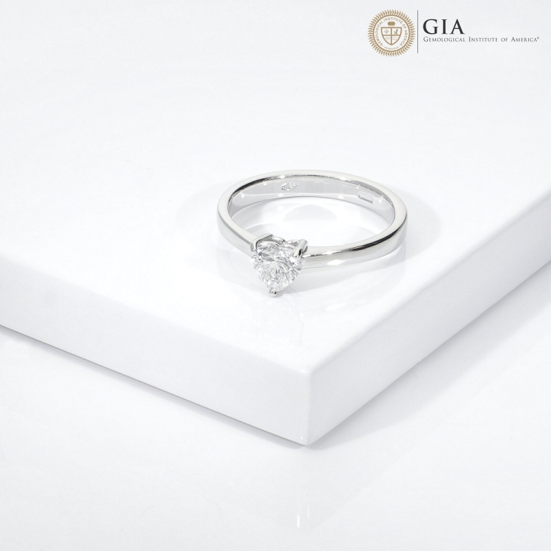 Bague solitaire or blanc 18k avec diamant coeur GIA 0.50 ct 