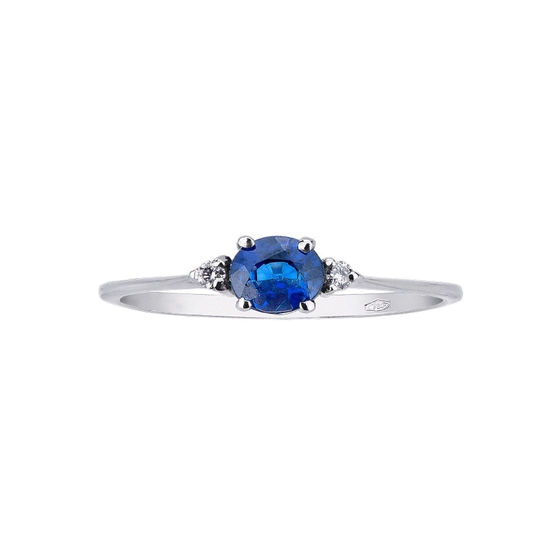 Bague en or blanc 18 carats sertie d’un saphir bleu 
