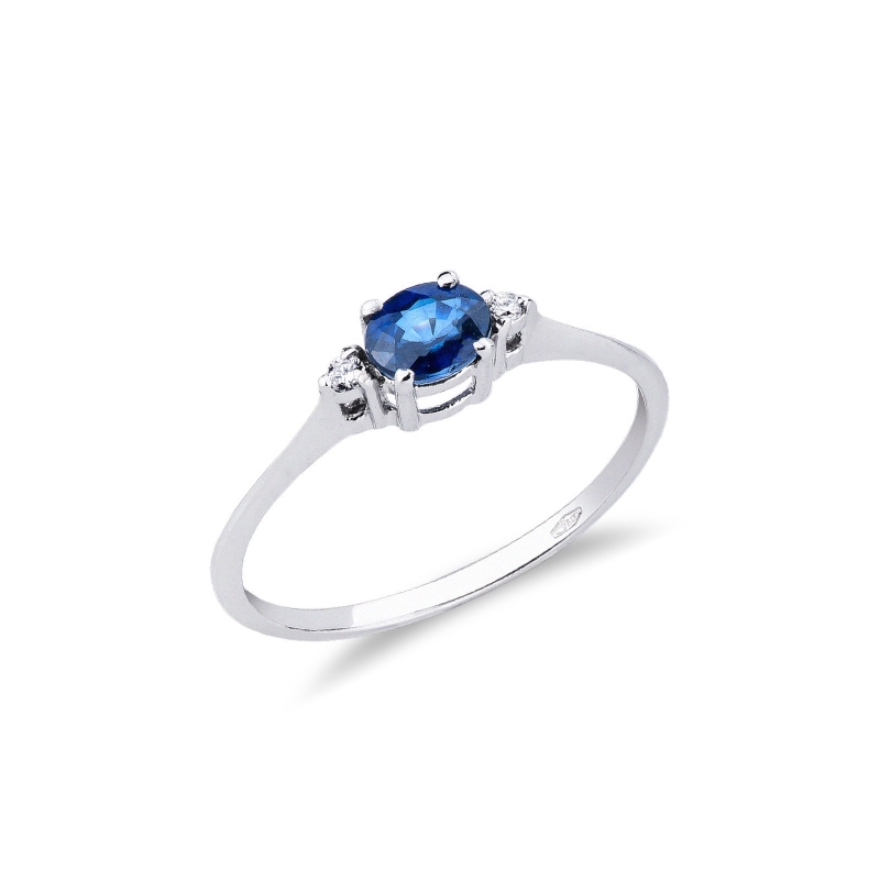 Bague en or blanc 18 carats sertie d’un saphir bleu 