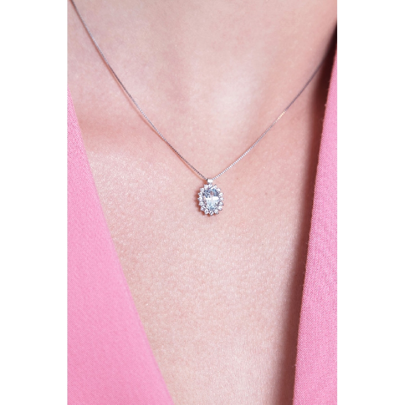 Collier pendentif en or blanc 18k avec halo diamants et aigue-marine ovale
