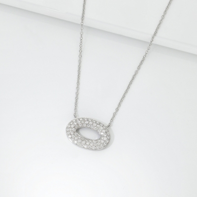 Collier or blanc 18k avec pendentif ovale pavé diamants