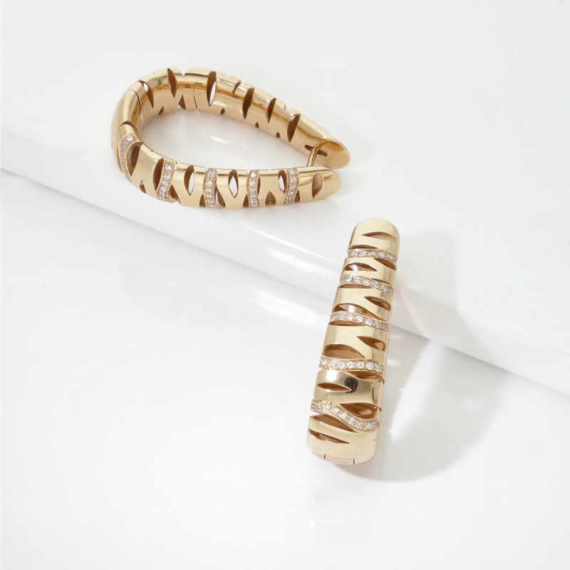 Boucles or rose 18k avec diamants et finition striée