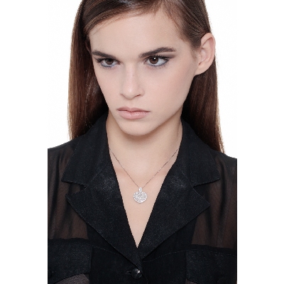 Collier en or blanc 18k avec pendentif en forme de cœur en diamant 0.78 ct