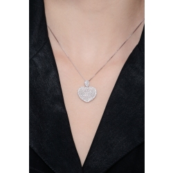 Collier en or blanc 18k avec pendentif en forme de cœur en diamant 0.78 ct 2