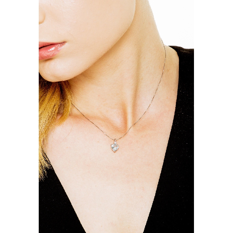 Collier avec pendentif aigue-marine en forme de coeur et diamant