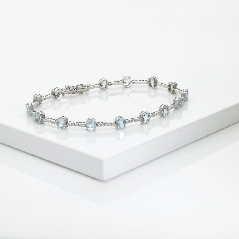 Bracelet alterne en or blanc 18k avec aiguemarines et diamants