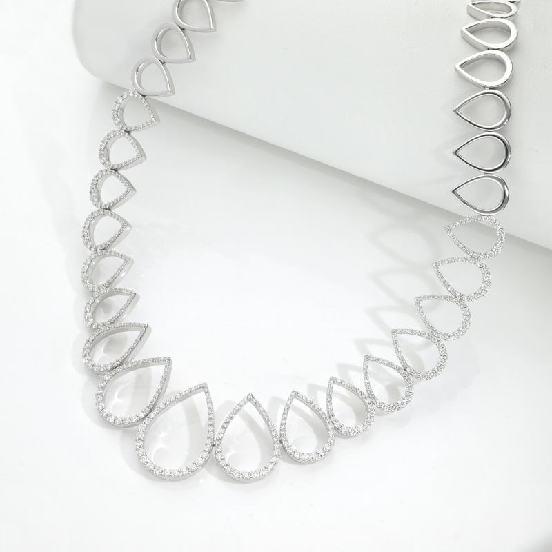 Collier fantaisie goutte en or blanc