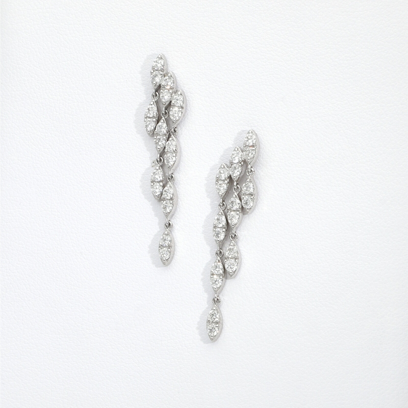 Boucles pendantes trois rangs or blanc 18k avec diamants