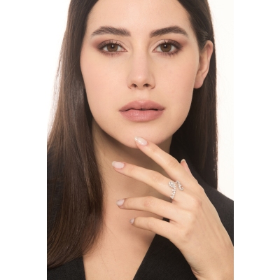 Bague contrarié design en or blanc 18 ct avec diamants