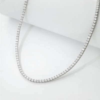 Collier tennis en or blanc 18 carats avec diamant brillant