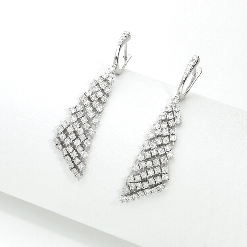 Boucles d’oreilles pendantes en or blanc 18k avec diamants en tissu