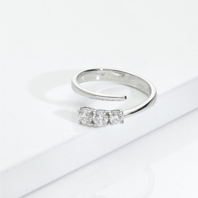 Bague trilogy en or blanc 750 avec trois diamants