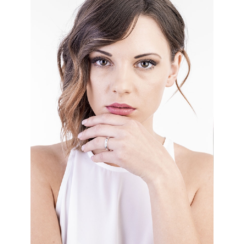 Alliance en or blanc 750 avec diamant 0.03 ct