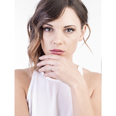 Alliance en or blanc 750 avec diamant 0.03 ct