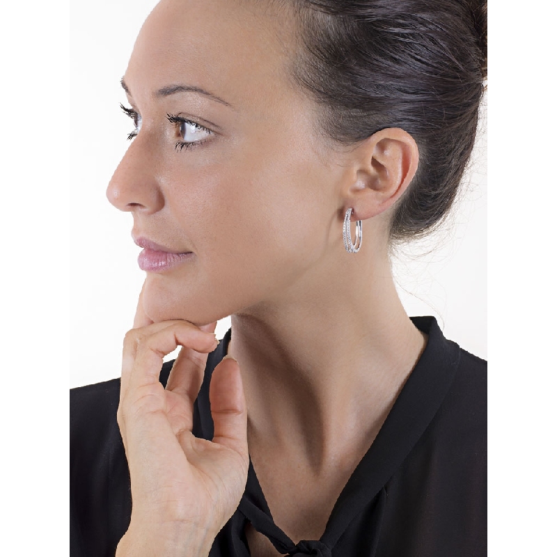 Boucles d'oreilles ovales à 2 rangées en or blanc 18k avec diamants