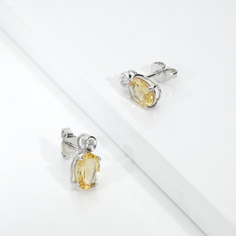 Boucles d’oreilles en or blanc avec citrine ovale et diamant