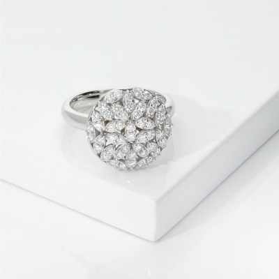 Bague ronde en or blanc 750 avec diamants