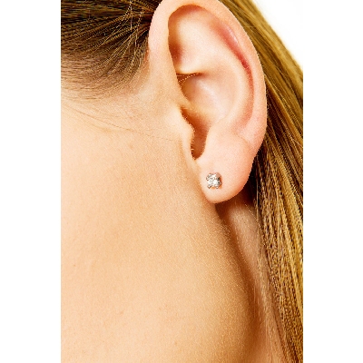 Boucles d'oreilles en or blanc 18k avec diamants 0.24 ct