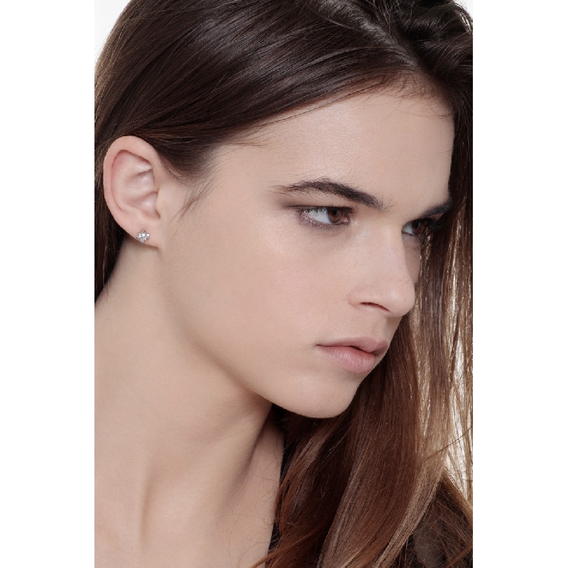 Boucles d'oreilles en or blanc pour femmes avec brillants