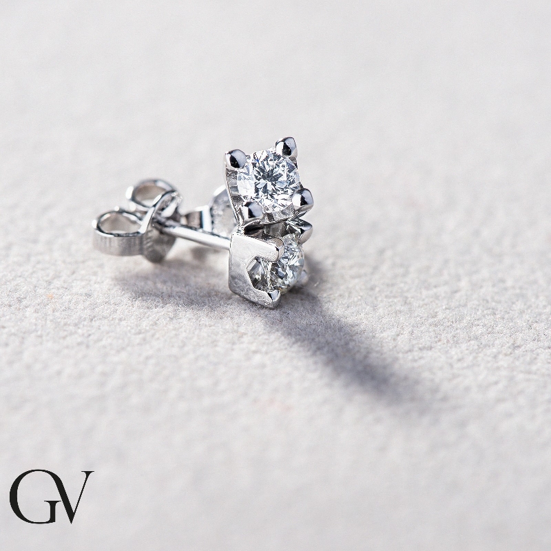 Boucles d'oreilles puces  0.50 ct en or blanc 750