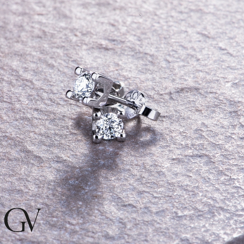 Boucles d'oreilles en or blanc 18k avec diamants 0.60 ct