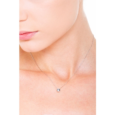 Pendentif en forme de fleur en or blanc 18k avec diamant 0.04 ct