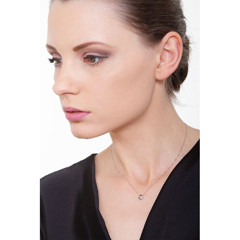 Chaîne en or blanc 18k avec pendentif en forme de lune et diamant 0.04 ct