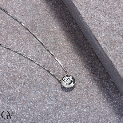 Pendentif Solitaire Diamant serti clos 0.10 ct et or blanc 18k 