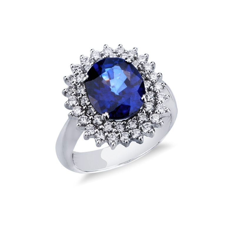 Bague en or blanc 18 carats ornée d’un saphir bleu central