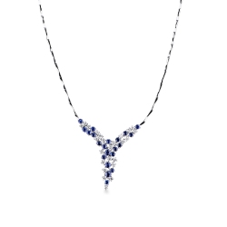 Collier en Y semirigide en or blanc 18k avec cascade de saphirs bleus et diamants